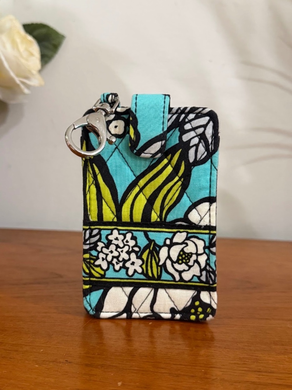 Vera Bradley Island Blooms Blue Clip Zip Phone Wristlet Card Holder Pouch